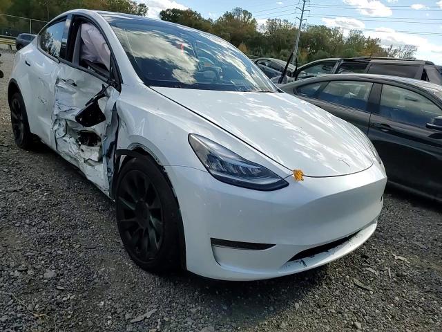 2022 Tesla Model Y VIN: 7SAYGDEE1NA017005 Lot: 89706875