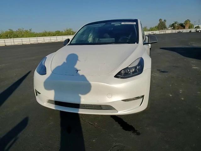 2022 Tesla Model Y VIN: 7SAYGDEFXNF389535 Lot: 90493495