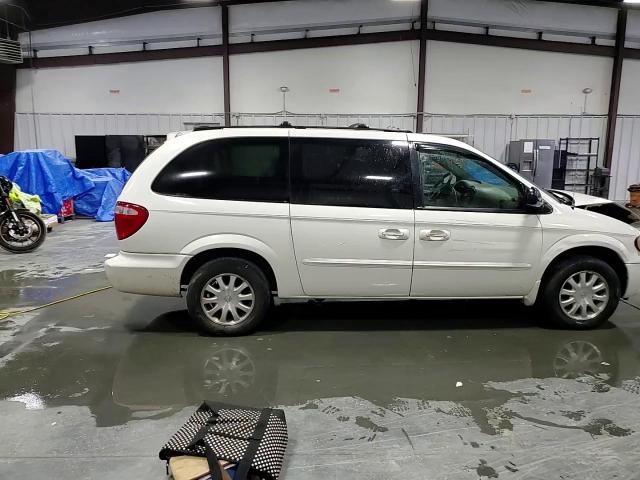 2003 Chrysler Town & Country Lx VIN: 2C4GP44L03R266215 Lot: 89824885
