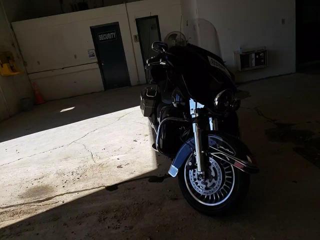 2010 Harley-Davidson Flhtcu VIN: 1HD1FC417AB607590 Lot: 84430835