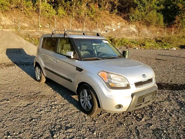 2010 Kia Soul + VIN: KNDJT2A23A7105387 Lot: 84911885