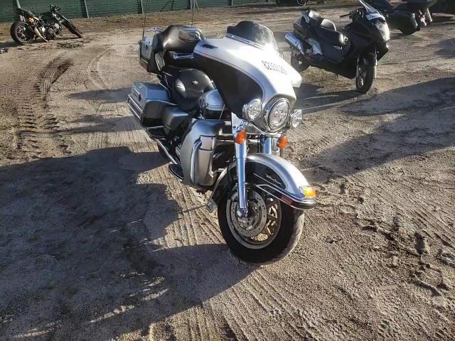 2003 Harley-Davidson Flhtcui Anniversary VIN: 1HD1FCW413Y623324 Lot: 82350025