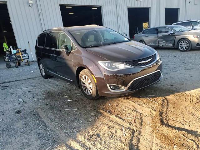 2018 Chrysler Pacifica Touring L VIN: 2C4RC1BG2JR142100 Lot: 82684065