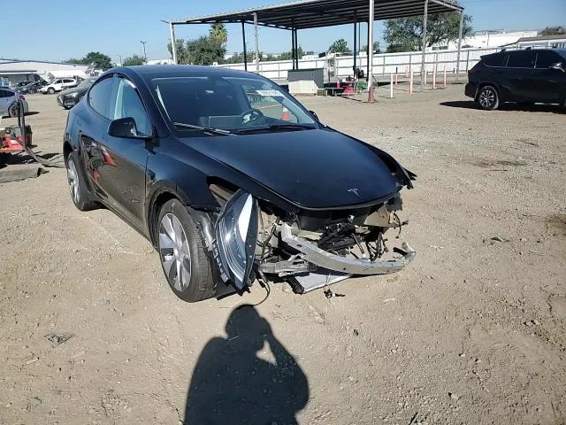 2024 Tesla Model Y VIN: 7SAYGDEE1RF084731 Lot: 90621045