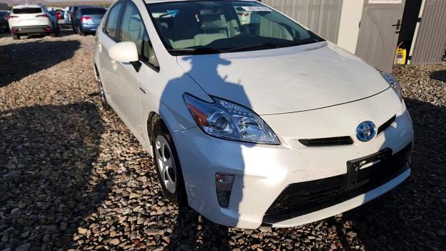 2015 Toyota Prius VIN: JTDKN3DUXF0420558 Lot: 85165155