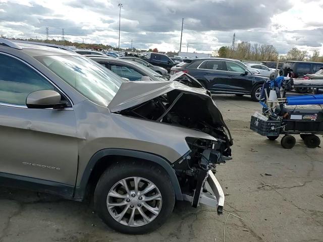 2019 Jeep Cherokee Latitude VIN: 1C4PJLCBXKD123004 Lot: 82732385