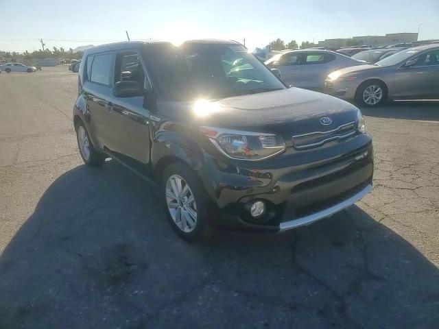 2017 Kia Soul + VIN: KNDJP3A50H7421912 Lot: 82201765