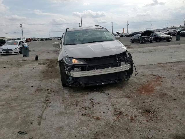 2017 Chrysler Pacifica Touring L VIN: 2C4RC1BG8HR744302 Lot: 82657645