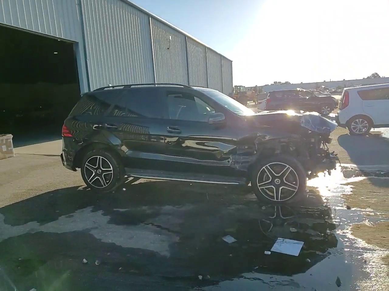 Фото: 4JGDA5JB6JB104022