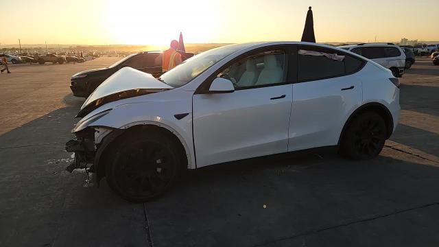 2022 Tesla Model Y VIN: 7SAYGDEE3NF458783 Lot: 81939135