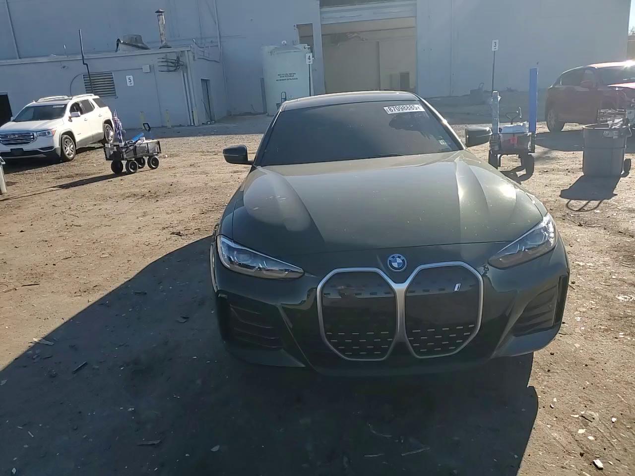 Фото: WBY73AW09RFS88497