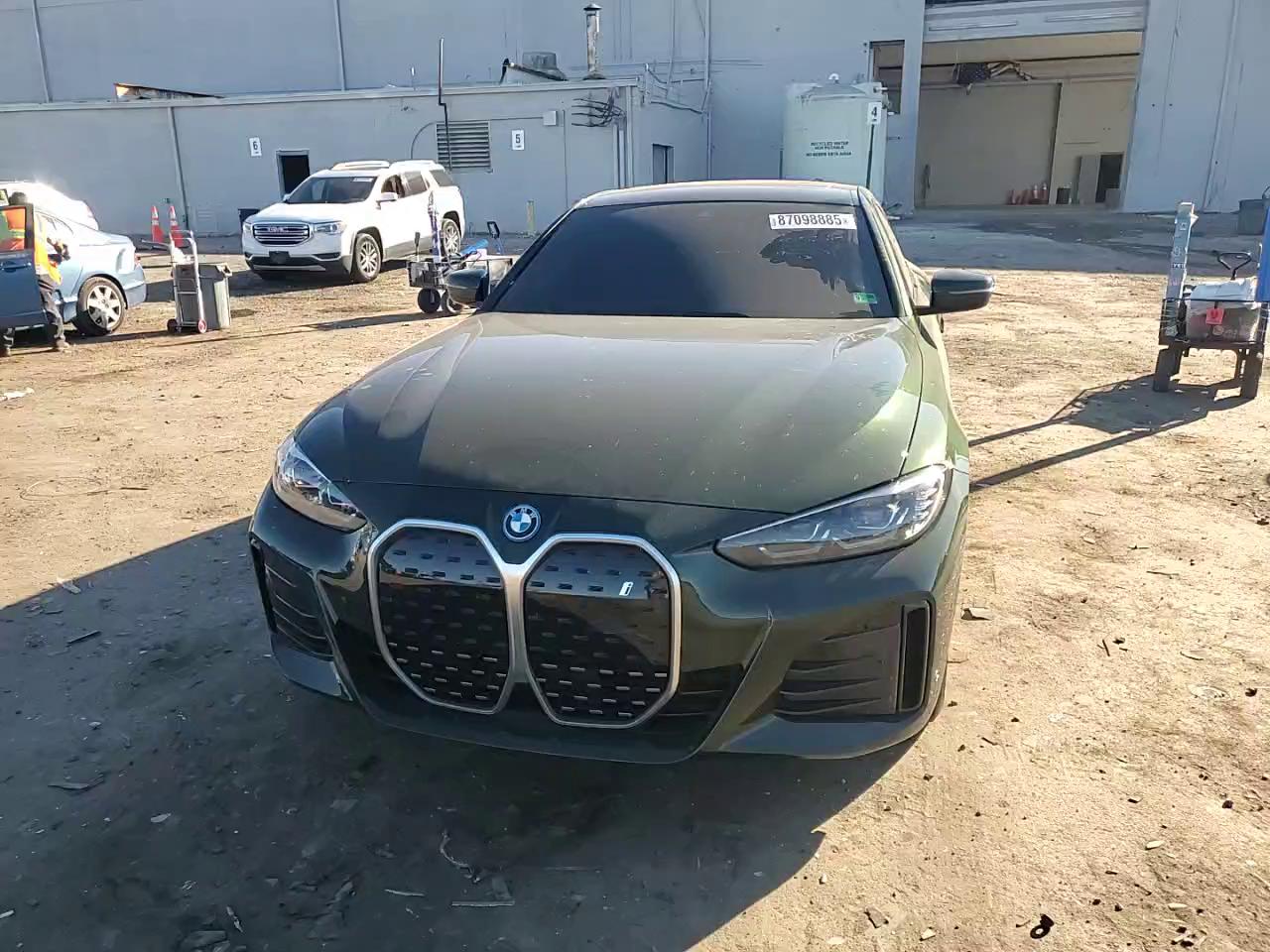 Фото: WBY73AW09RFS88497