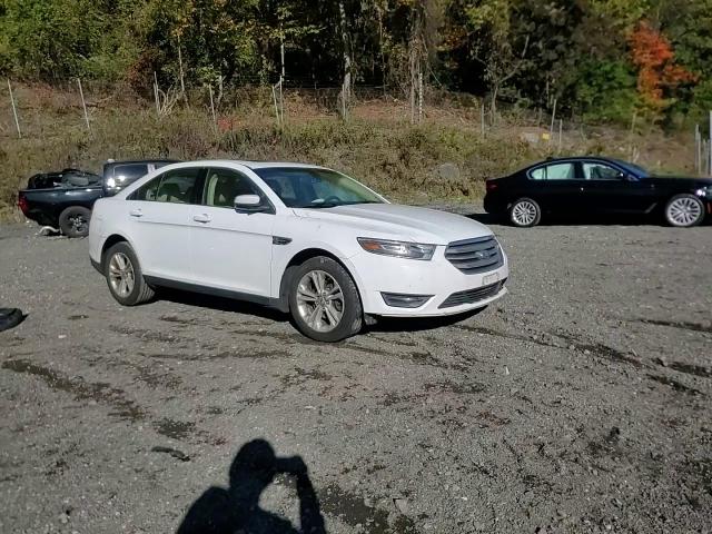 2015 Ford Taurus Sel VIN: 1FAHP2E8XFG134061 Lot: 82337055