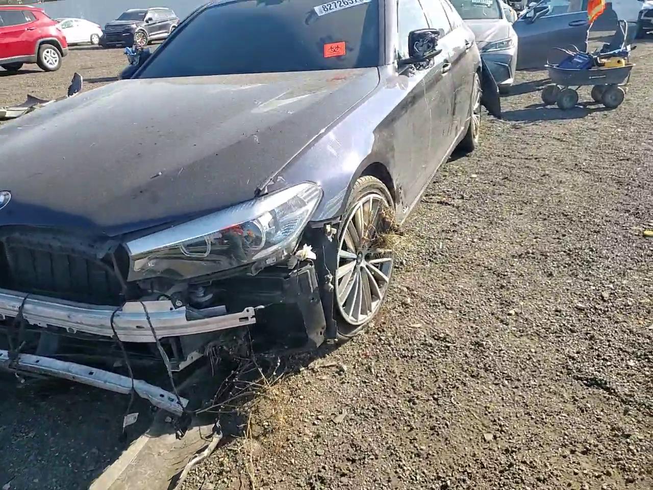 Фото: WBAJE7C54KWW05433