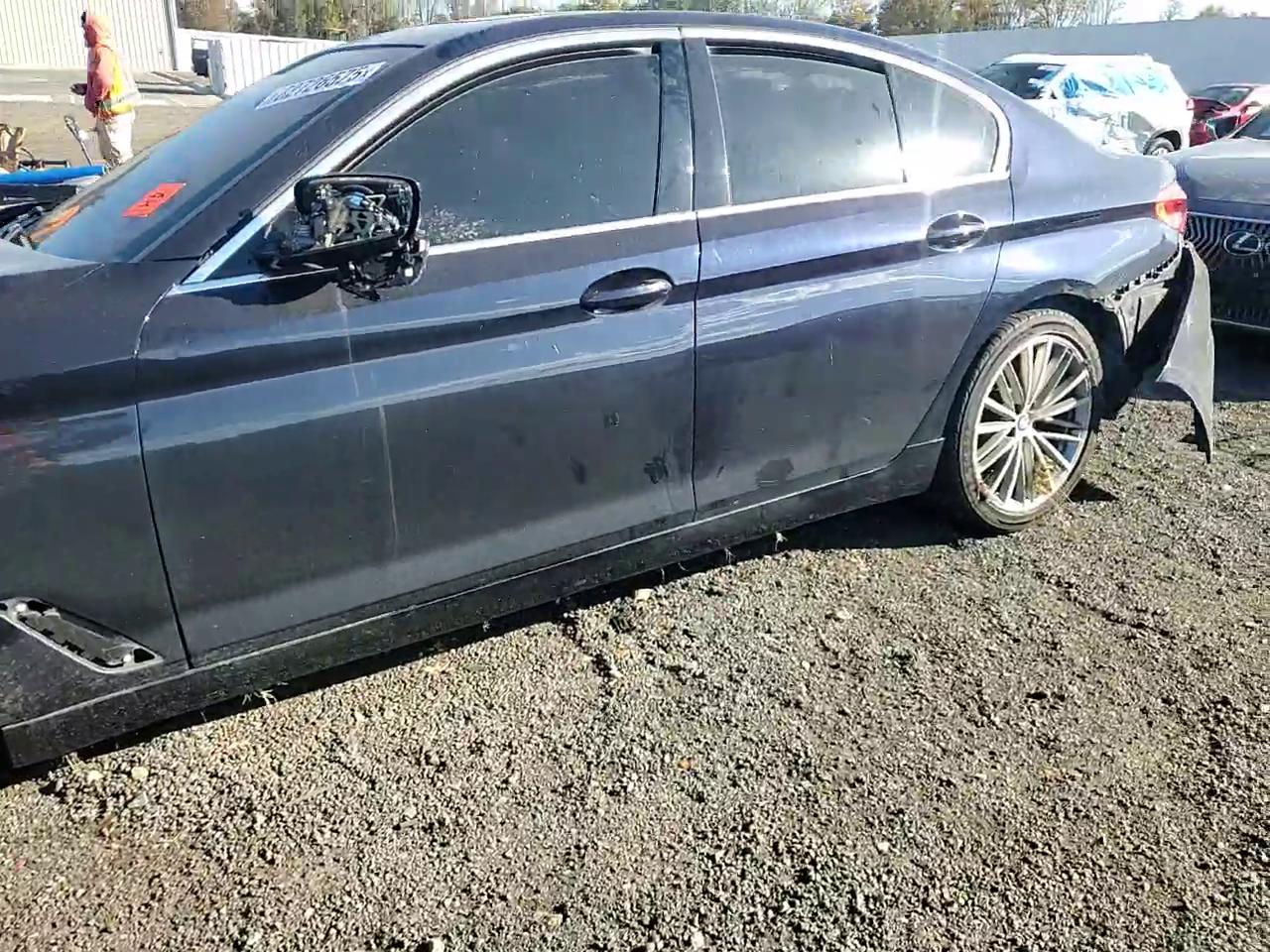 Фото: WBAJE7C54KWW05433