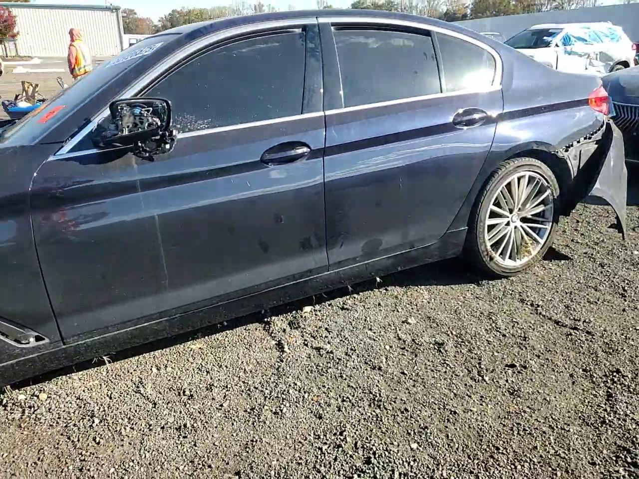 Фото: WBAJE7C54KWW05433