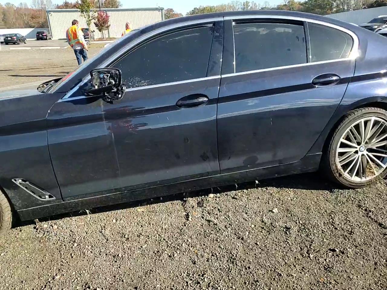 Фото: WBAJE7C54KWW05433