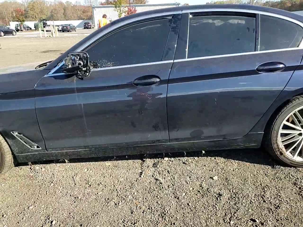 Фото: WBAJE7C54KWW05433