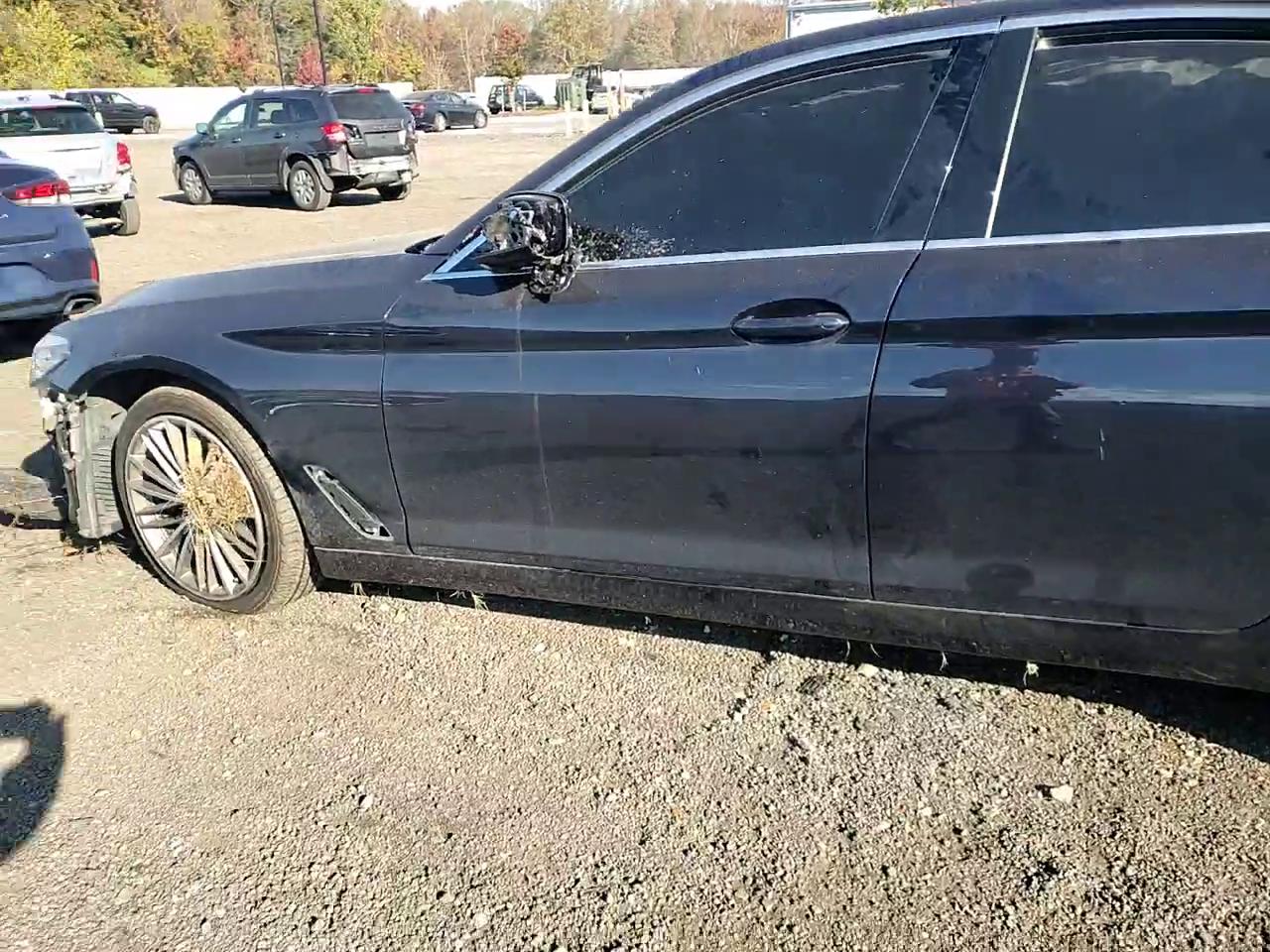 Фото: WBAJE7C54KWW05433