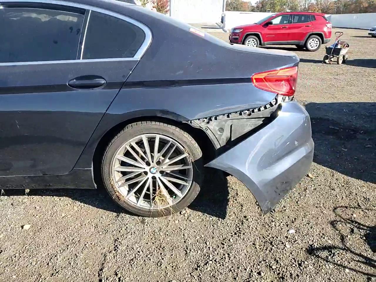 Фото: WBAJE7C54KWW05433