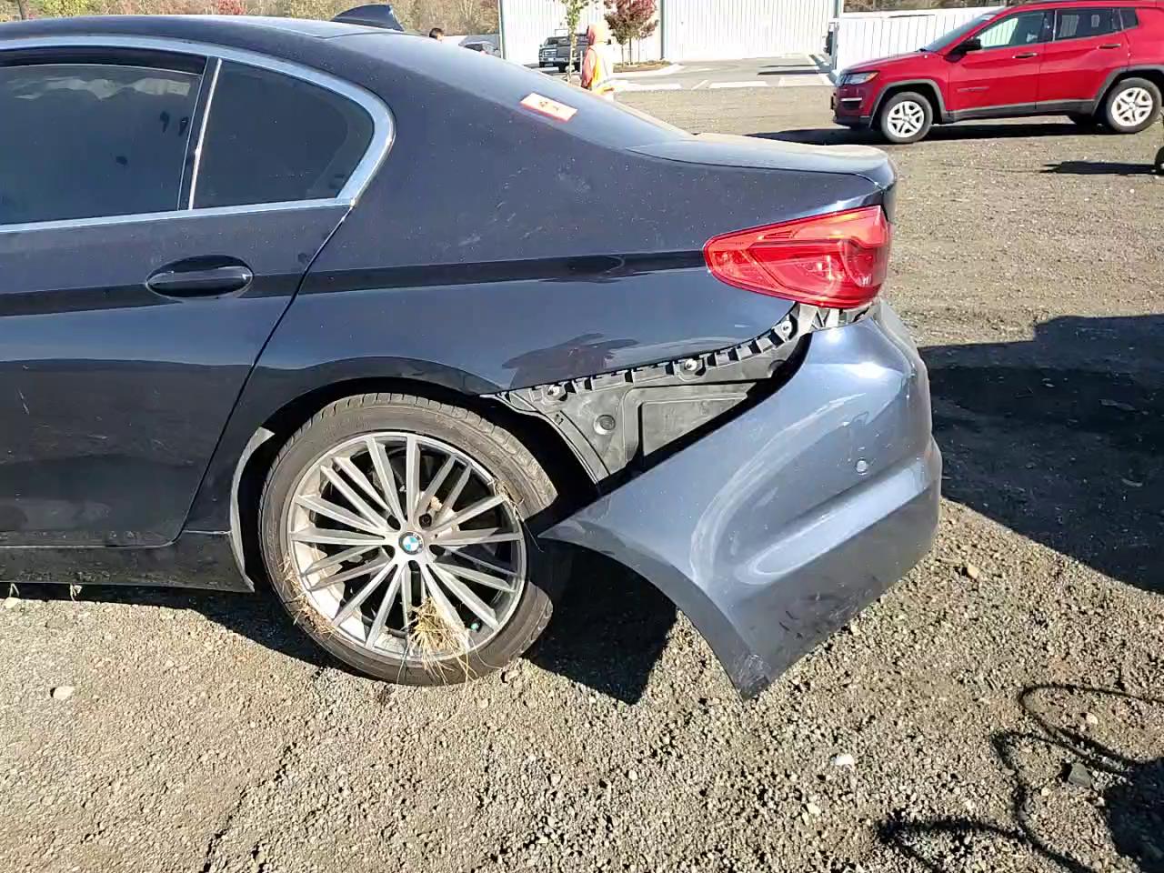 Фото: WBAJE7C54KWW05433