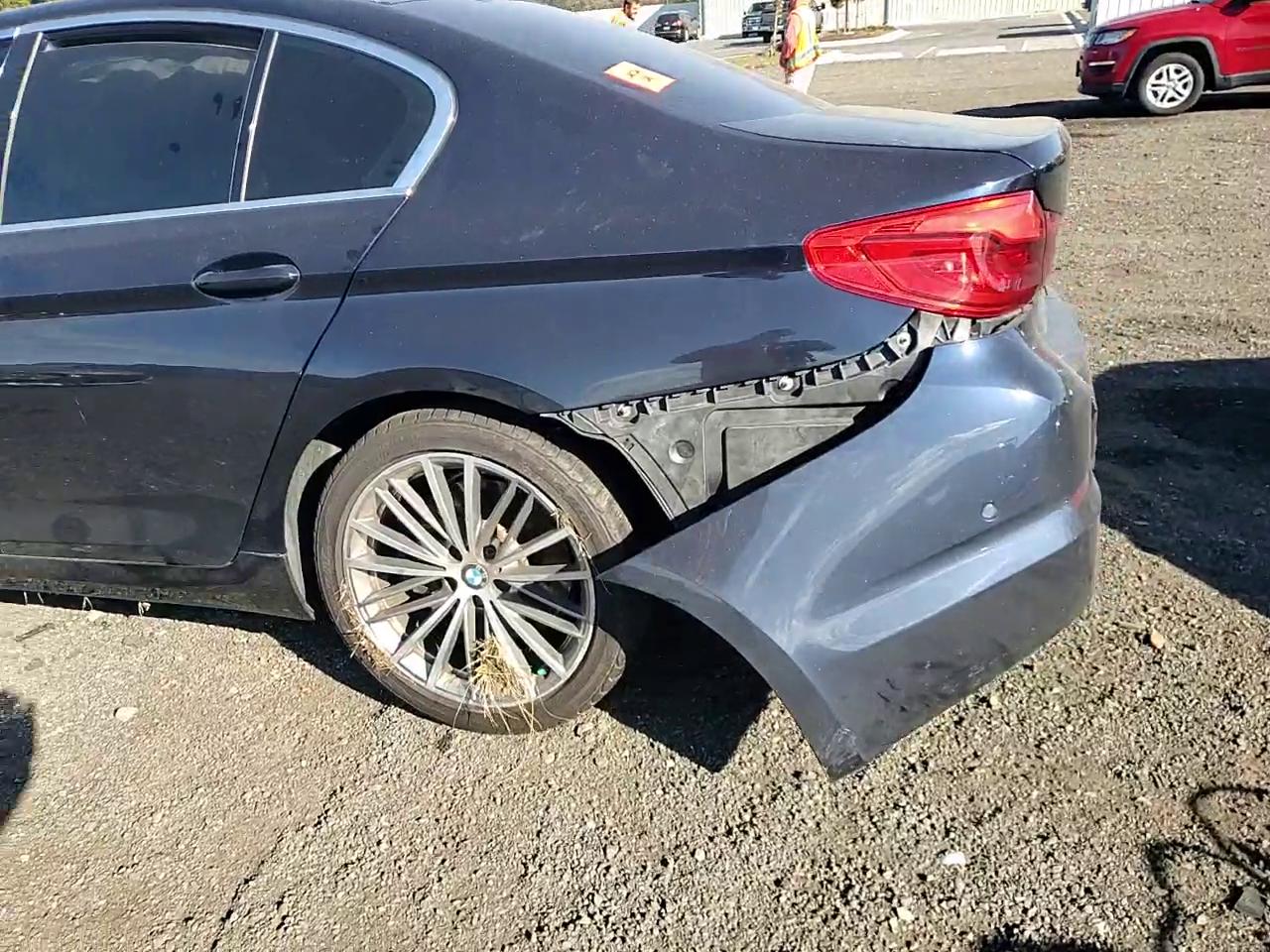 Фото: WBAJE7C54KWW05433