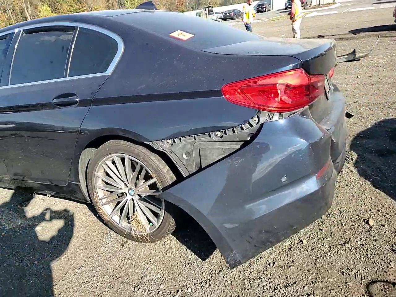 Фото: WBAJE7C54KWW05433