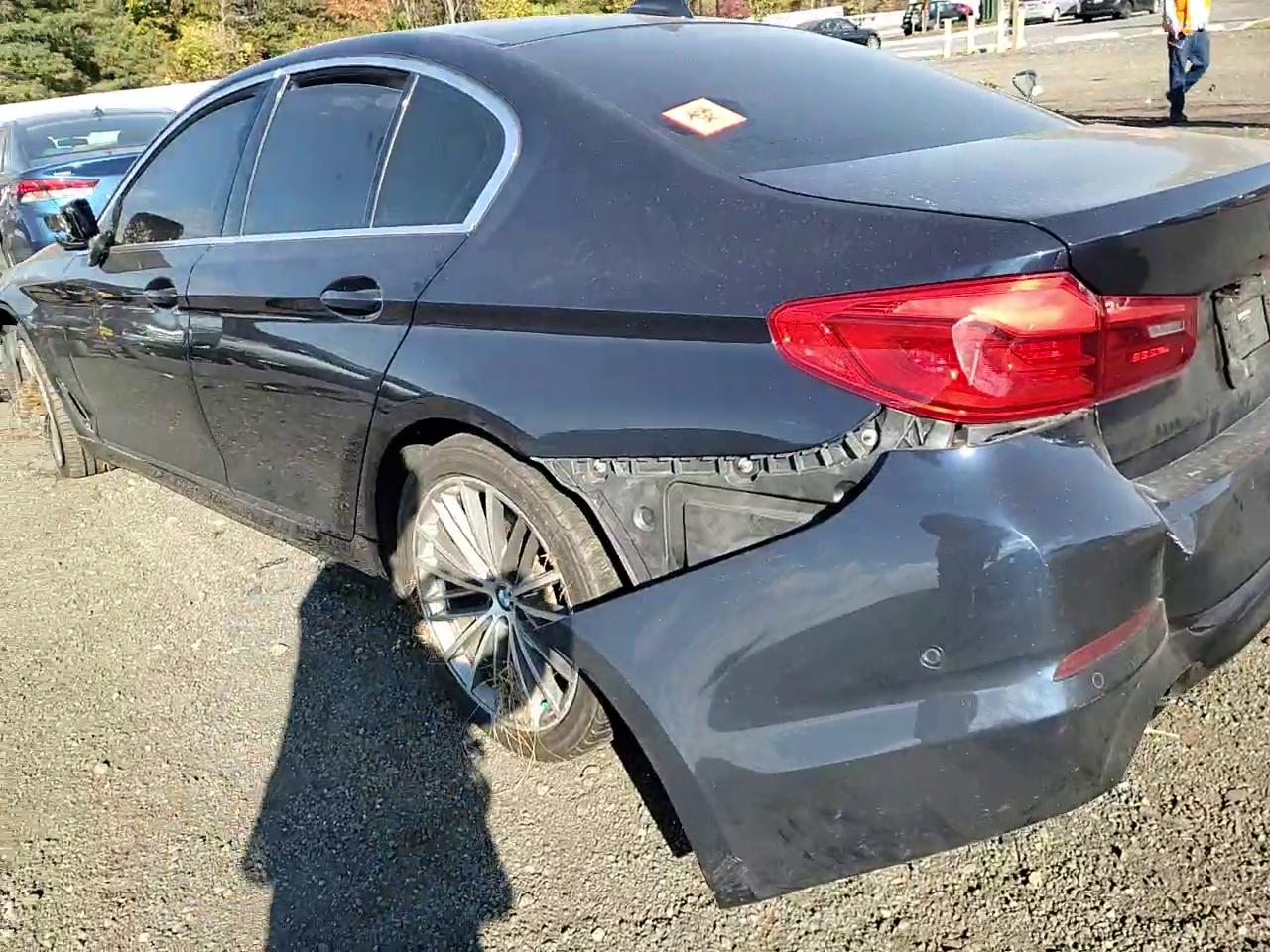 Фото: WBAJE7C54KWW05433