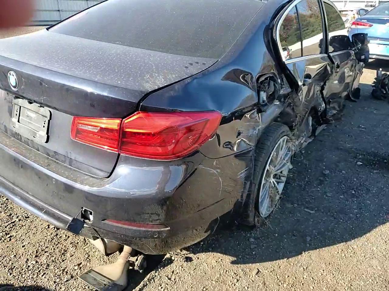 Фото: WBAJE7C54KWW05433