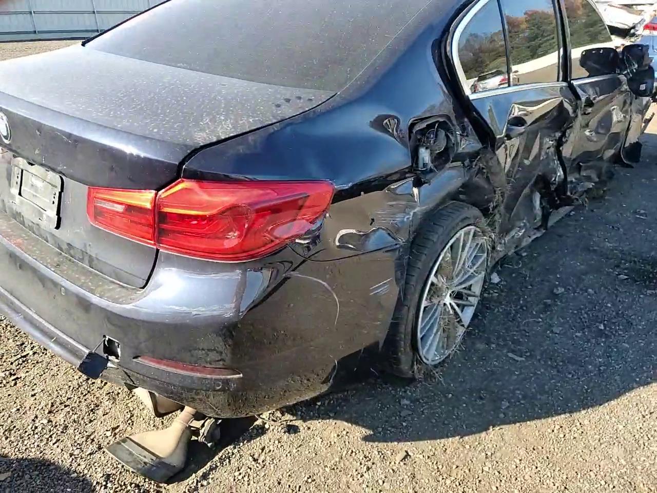 Фото: WBAJE7C54KWW05433