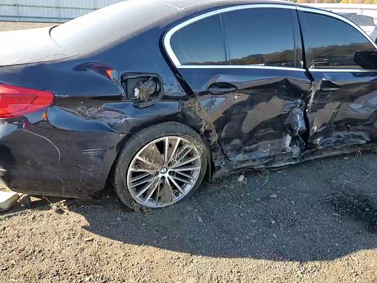 Фото: WBAJE7C54KWW05433