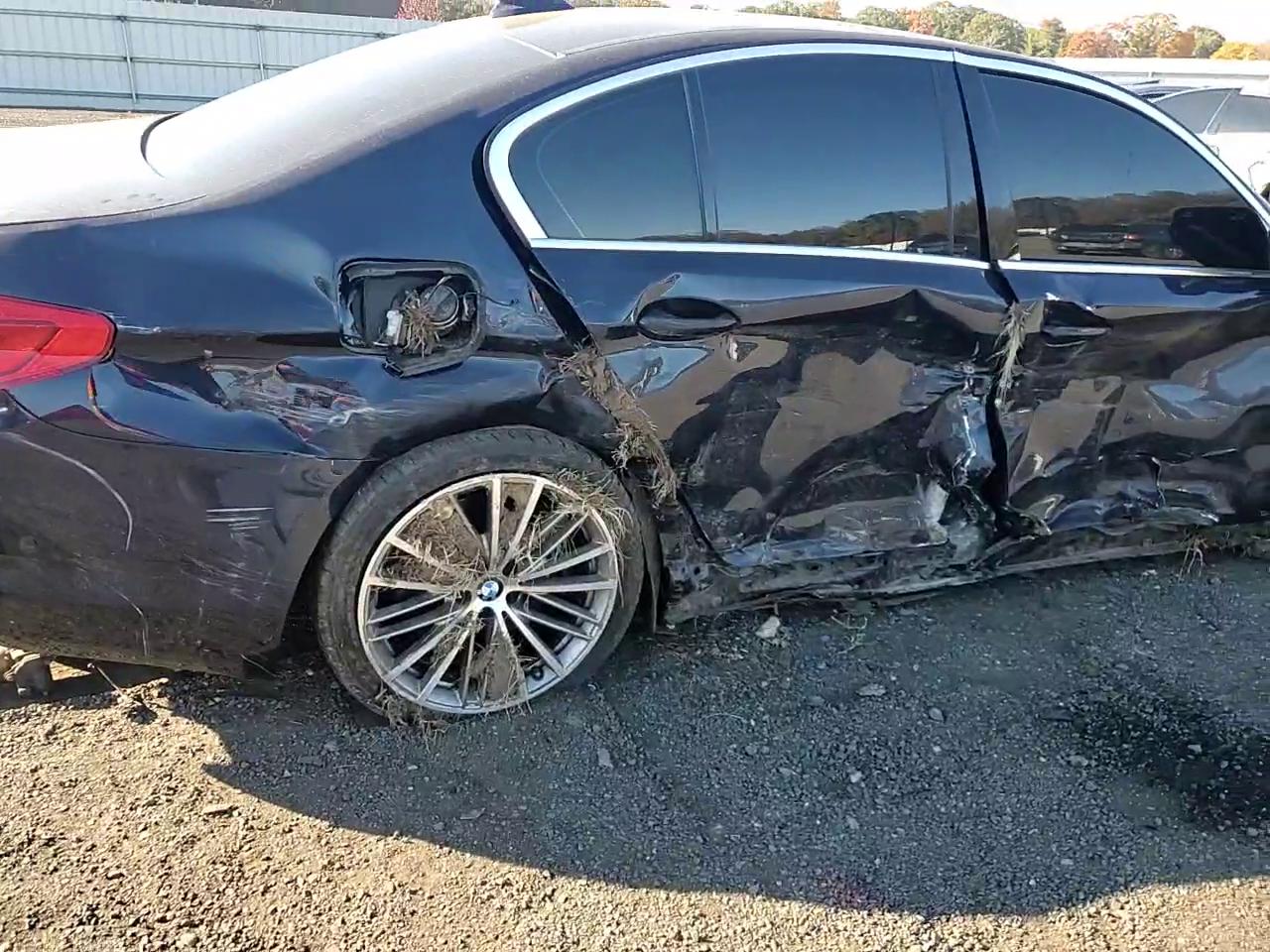 Фото: WBAJE7C54KWW05433