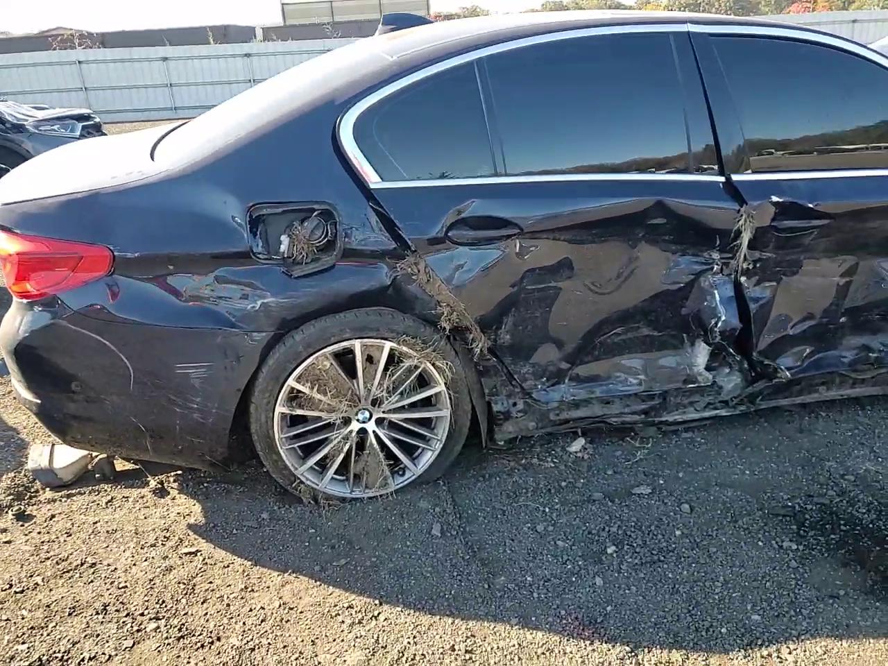 Фото: WBAJE7C54KWW05433