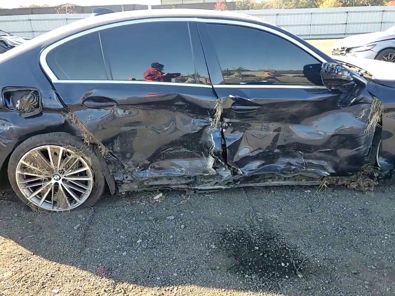 Фото: WBAJE7C54KWW05433