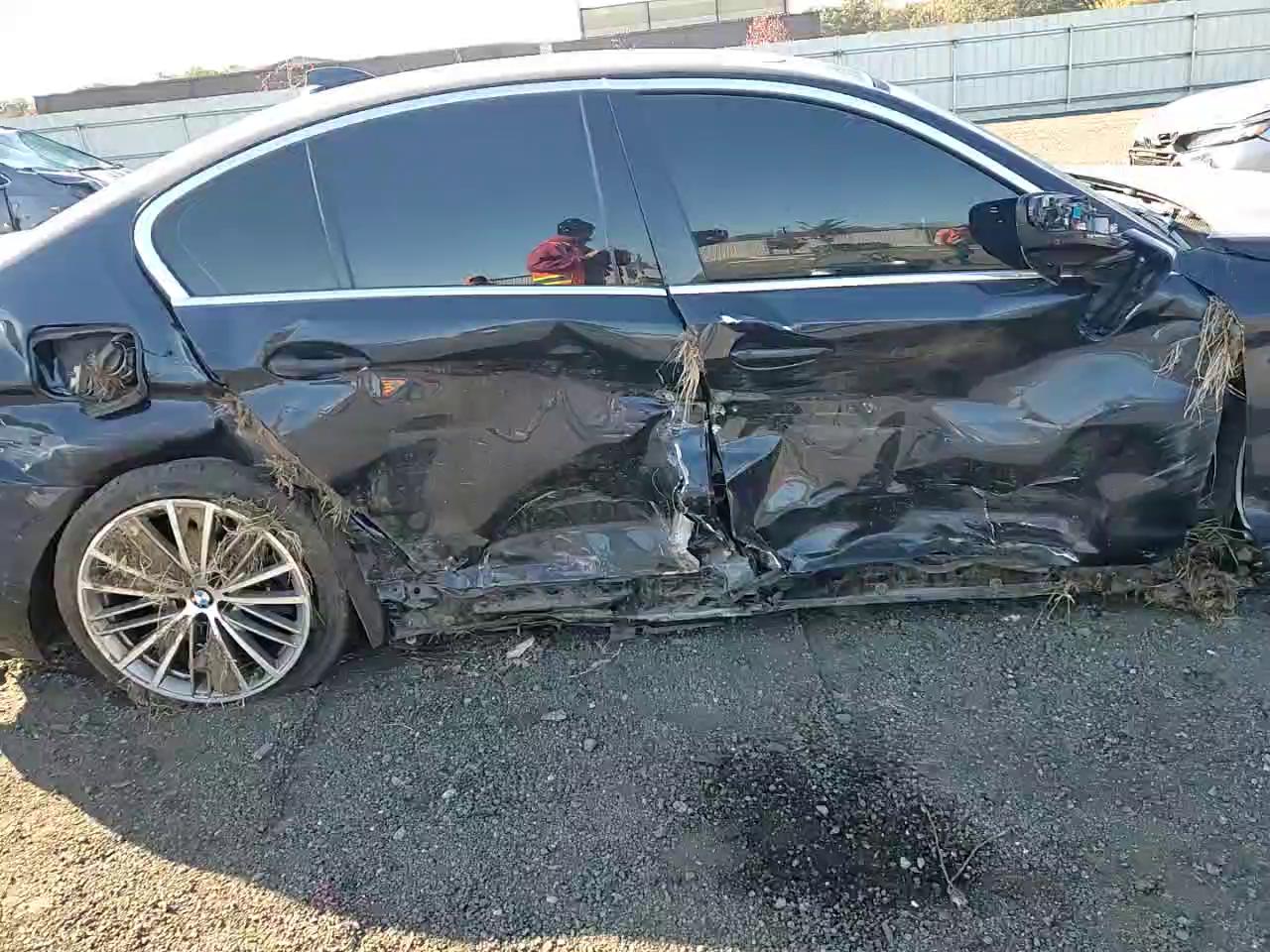 Фото: WBAJE7C54KWW05433