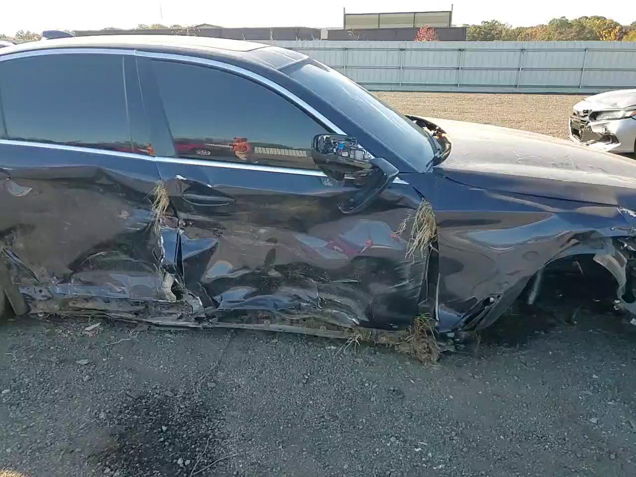 Фото: WBAJE7C54KWW05433