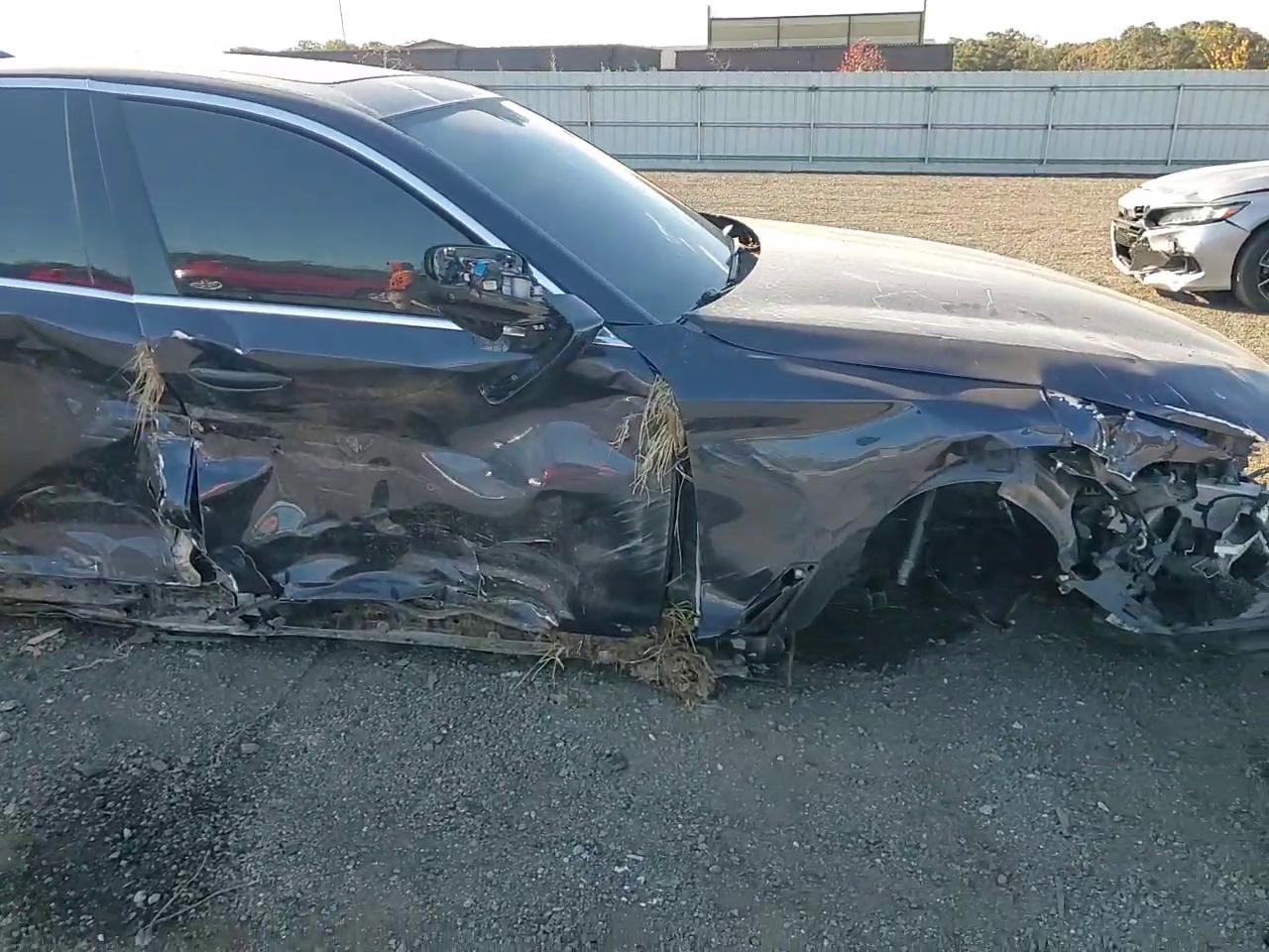 Фото: WBAJE7C54KWW05433