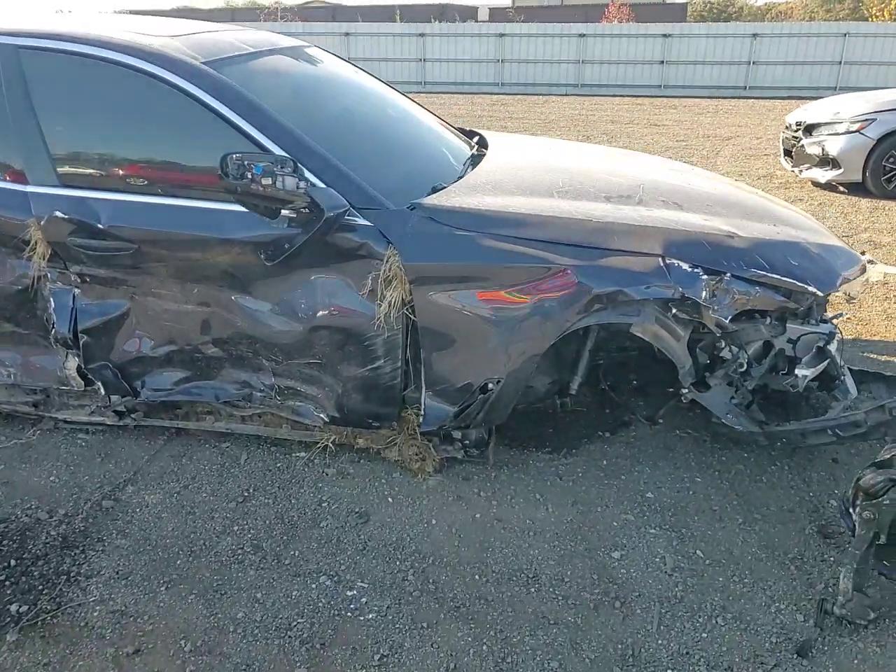 Фото: WBAJE7C54KWW05433