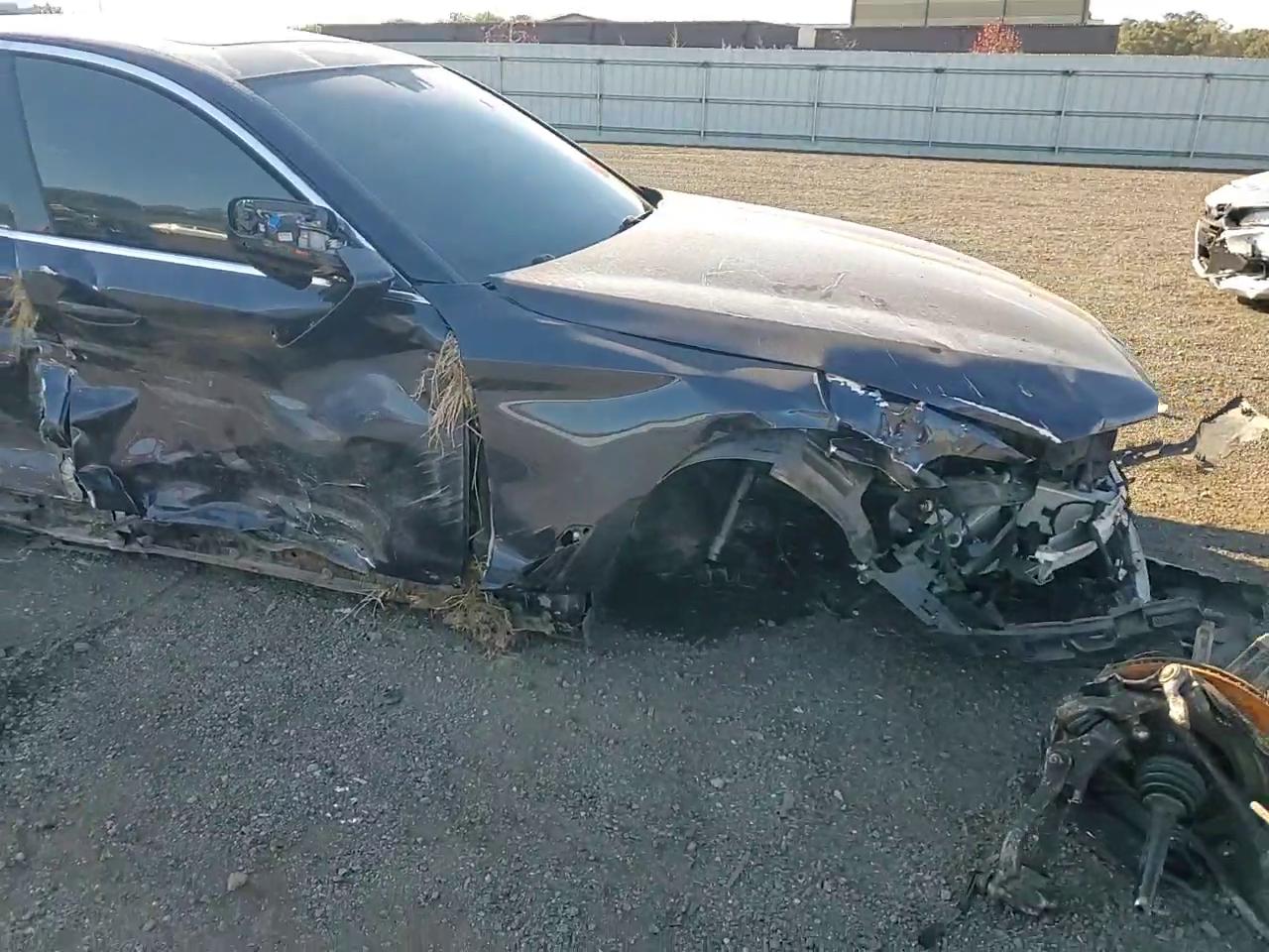 Фото: WBAJE7C54KWW05433