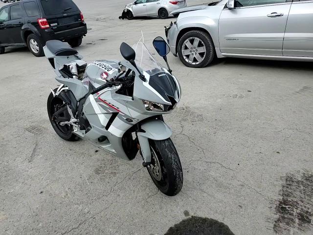 2025 Honda Cbr600 Rr VIN: JH2PC40H2SK200105 Lot: 90598735