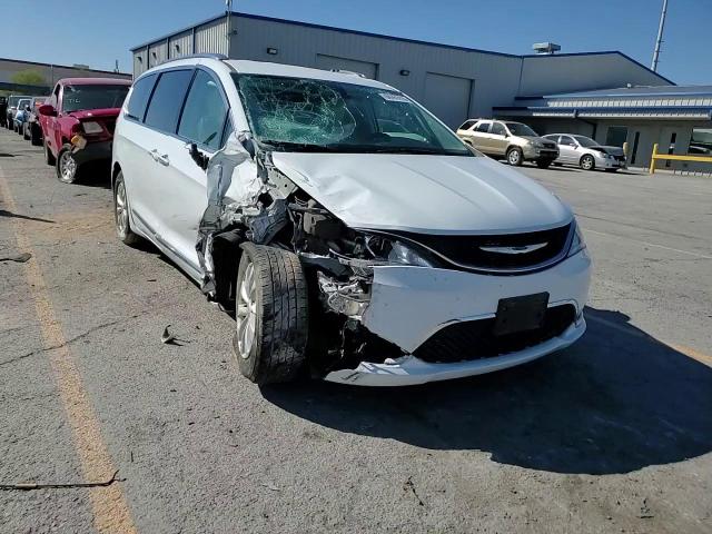 2018 Chrysler Pacifica Touring L VIN: 2C4RC1BG5JR305662 Lot: 84761415