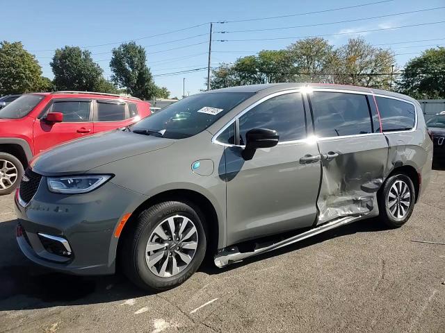 2025 Chrysler Pacifica Hybrid Select VIN: 2C4RC1S73SR550154 Lot: 81977405