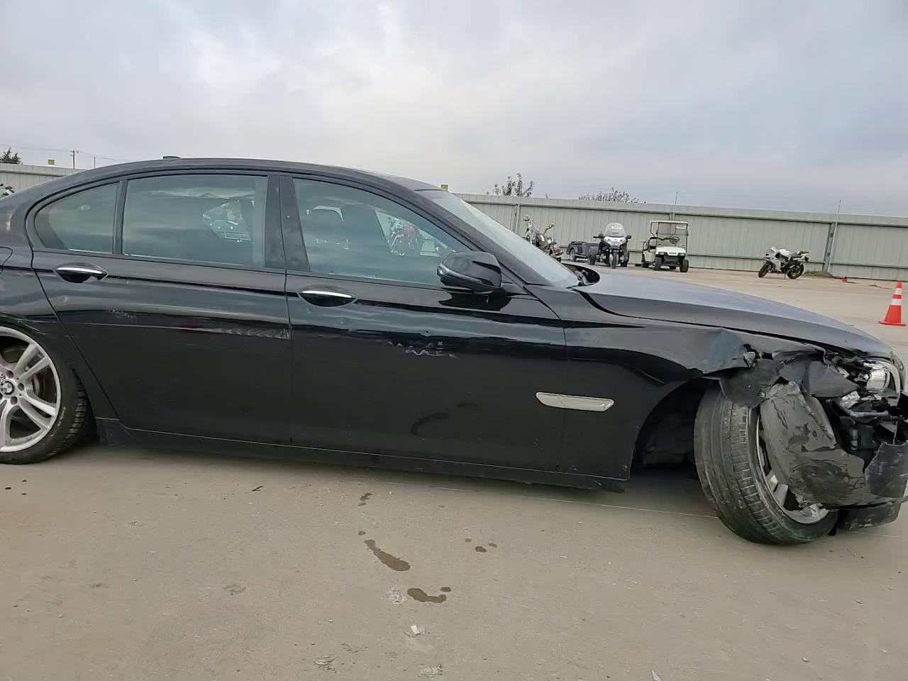 Фото: WBAYA6C5XED144517