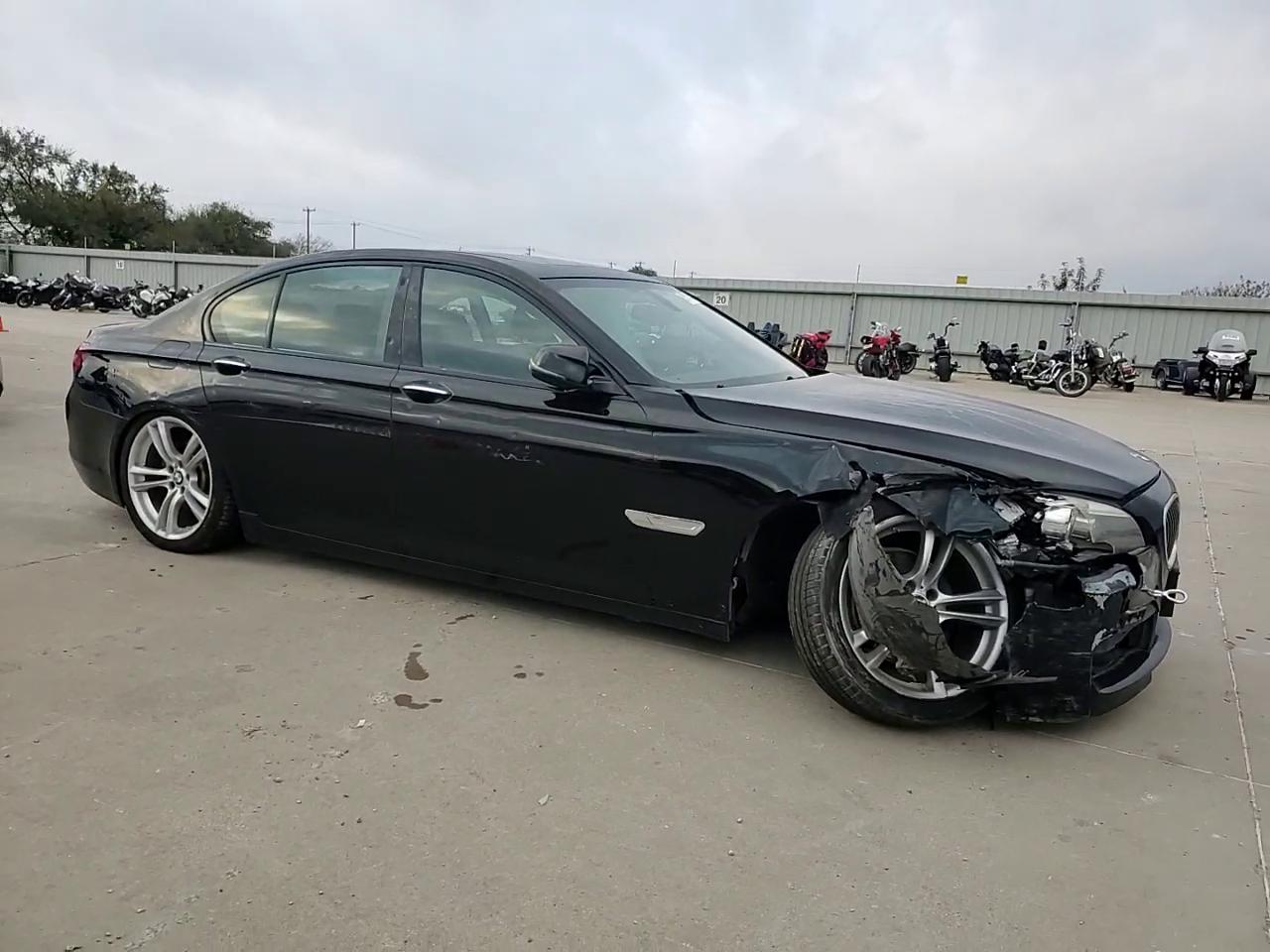 Фото: WBAYA6C5XED144517