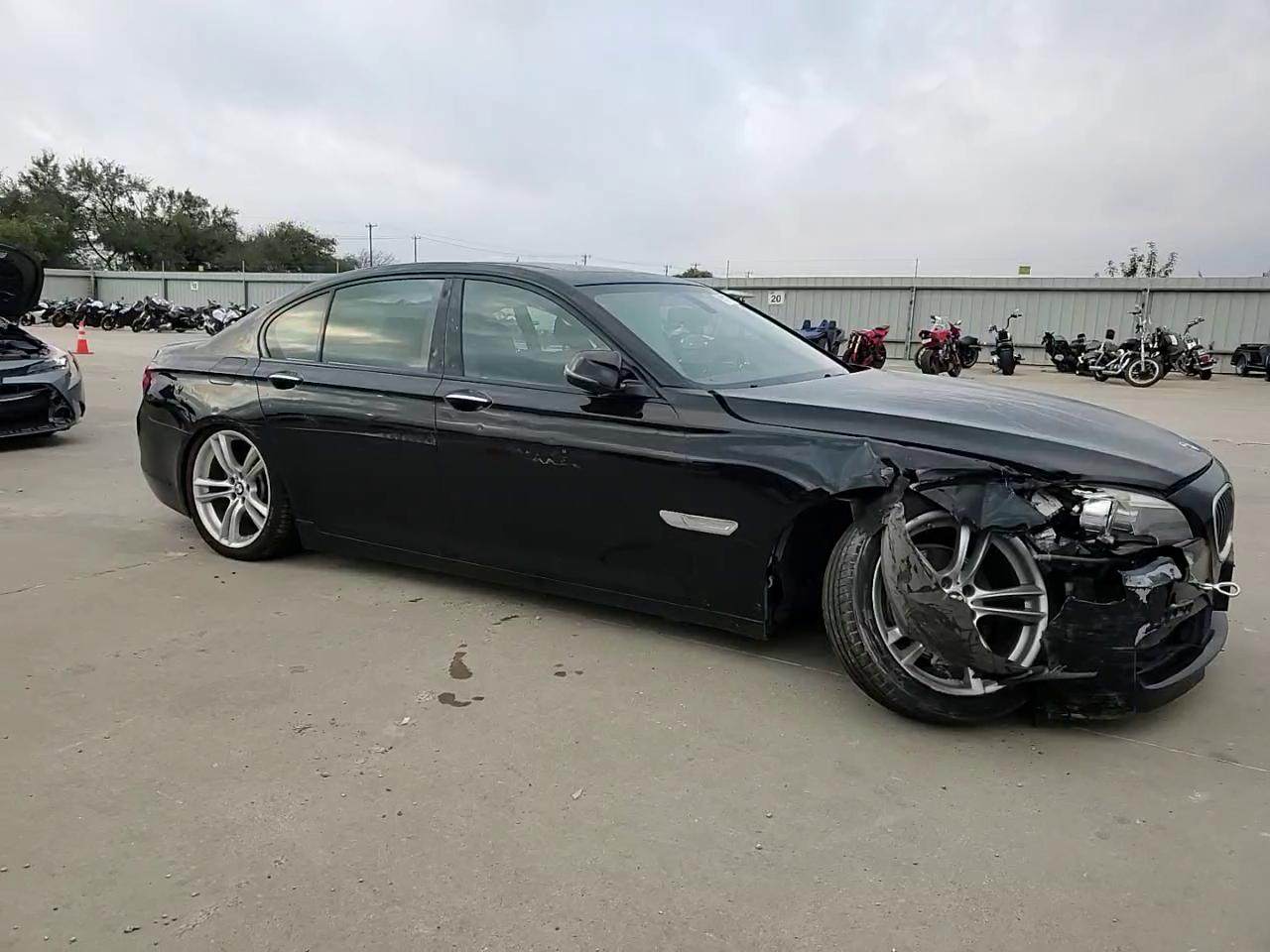 Фото: WBAYA6C5XED144517