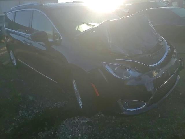 2019 Chrysler Pacifica Touring L VIN: 2C4RC1BG4KR549045 Lot: 84798575