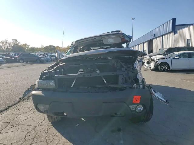 2004 Chevrolet Avalanche C1500 VIN: 3GNEC12T94G204072 Lot: 89855265