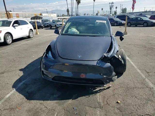 2024 Tesla Model Y VIN: 7SAYGDEE8RA237666 Lot: 85917075