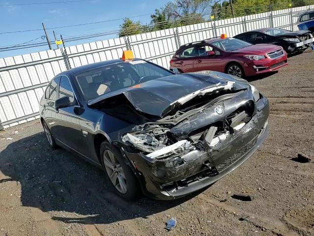 2012 BMW 528 Xi VIN: WBAXH5C56CDW02102 Lot: 85318125