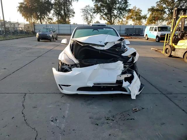 2025 Tesla Model Y VIN: 7SAYGDEF2SF220962 Lot: 90717525